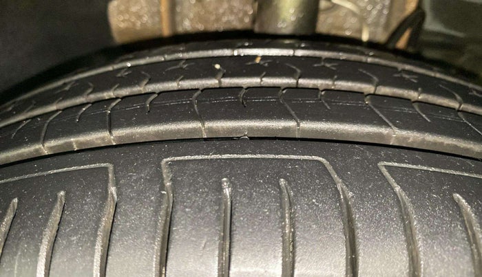 2017 Tata Tiago XZ PETROL, Petrol, Manual, 29,777 km, Right Front Tyre Tread
