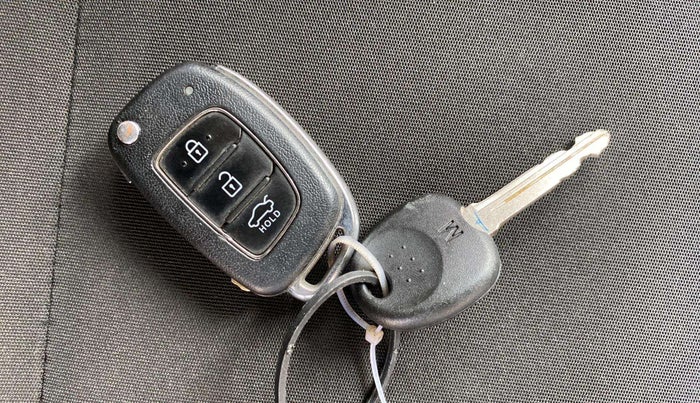 2022 Hyundai GRAND I10 NIOS MAGNA CORPORATE EDITION 1.2 KAPPA VTVT, Petrol, Manual, 21,892 km, Key Close Up