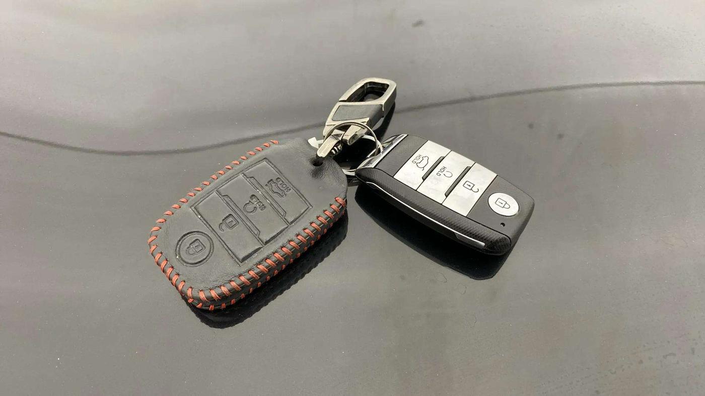 2023 KIA SELTOS  HTX 1.5 PETROL MT, Petrol, Manual, 25,175 km, Key Close Up