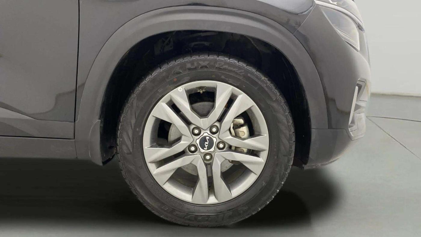 2023 KIA SELTOS  HTX 1.5 PETROL MT, Petrol, Manual, 25,175 km, Right Front Wheel
