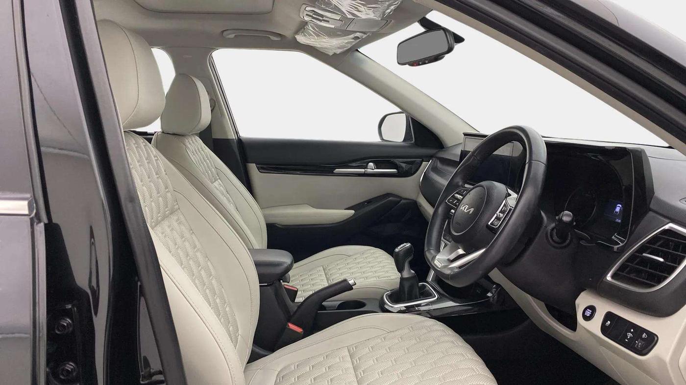 2023 KIA SELTOS  HTX 1.5 PETROL MT, Petrol, Manual, 25,175 km, Right Side Front Door Cabin