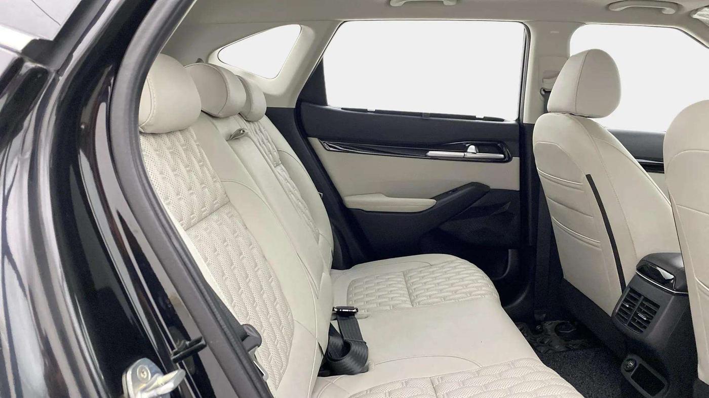 2023 KIA SELTOS  HTX 1.5 PETROL MT, Petrol, Manual, 25,175 km, Right Side Rear Door Cabin