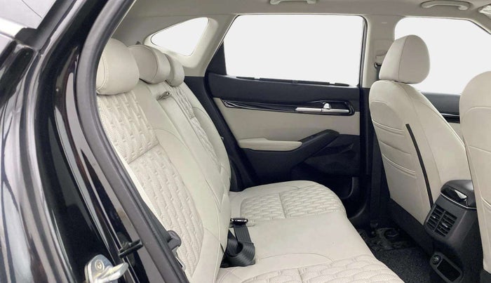 2023 KIA SELTOS  HTX 1.5 PETROL MT, Petrol, Manual, 25,051 km, Right Side Rear Door Cabin