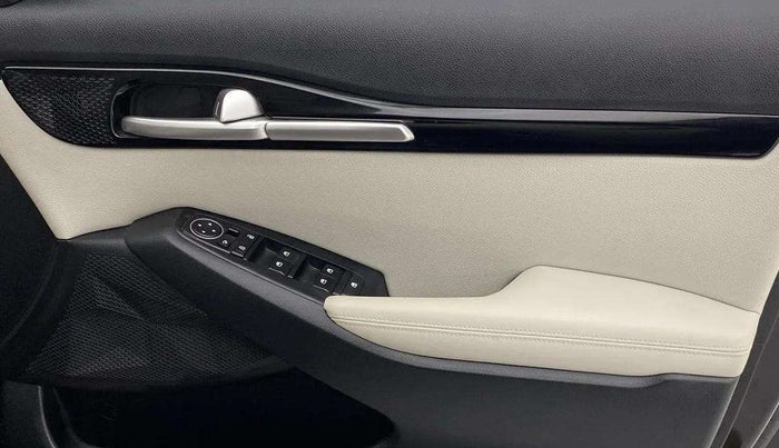 2023 KIA SELTOS  HTX 1.5 PETROL MT, Petrol, Manual, 25,051 km, Driver Side Door Panels Control