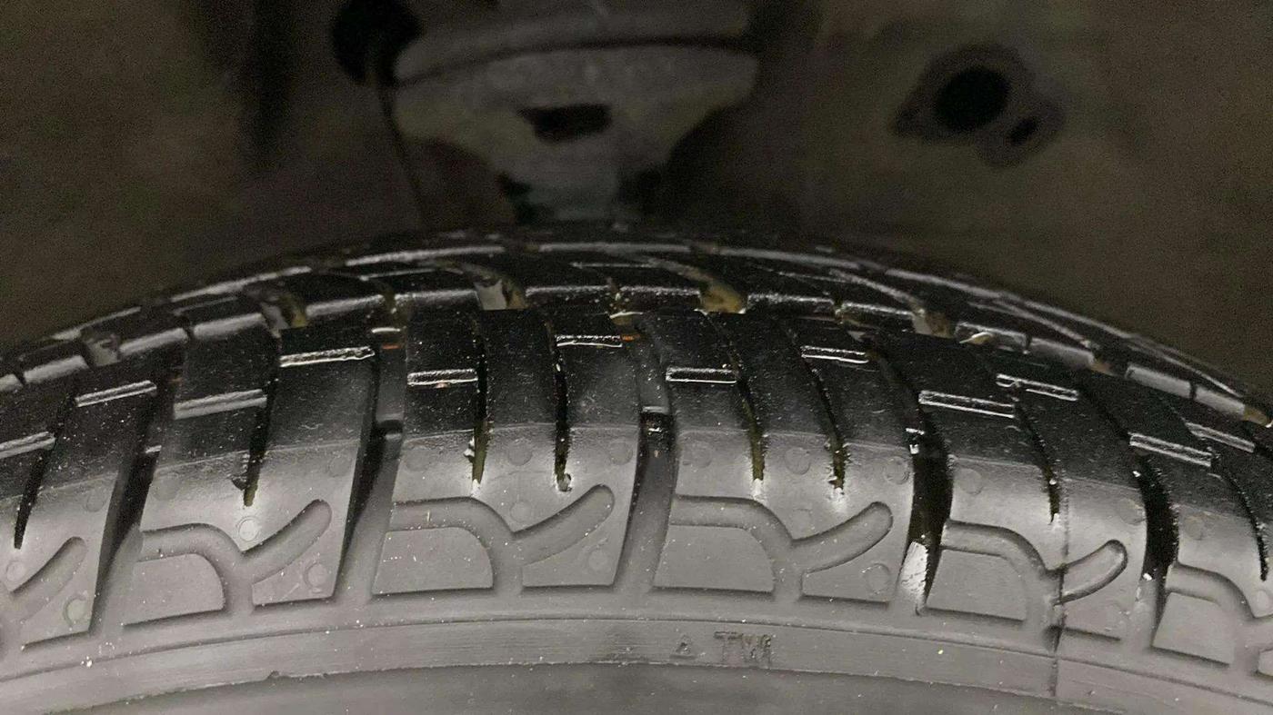 2016 Maruti Wagon R 1.0 VXI, Petrol, Manual, 8,632 km, Right Front Tyre Tread