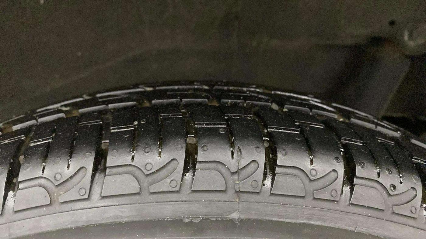 2016 Maruti Wagon R 1.0 VXI, Petrol, Manual, 8,632 km, Left Rear Tyre Tread