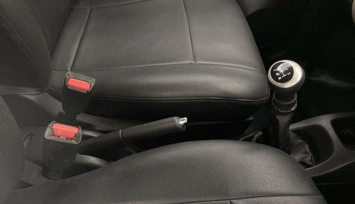 2016 Maruti Wagon R 1.0 VXI, Petrol, Manual, 8,632 km, Gear lever - Boot cover slightly torn