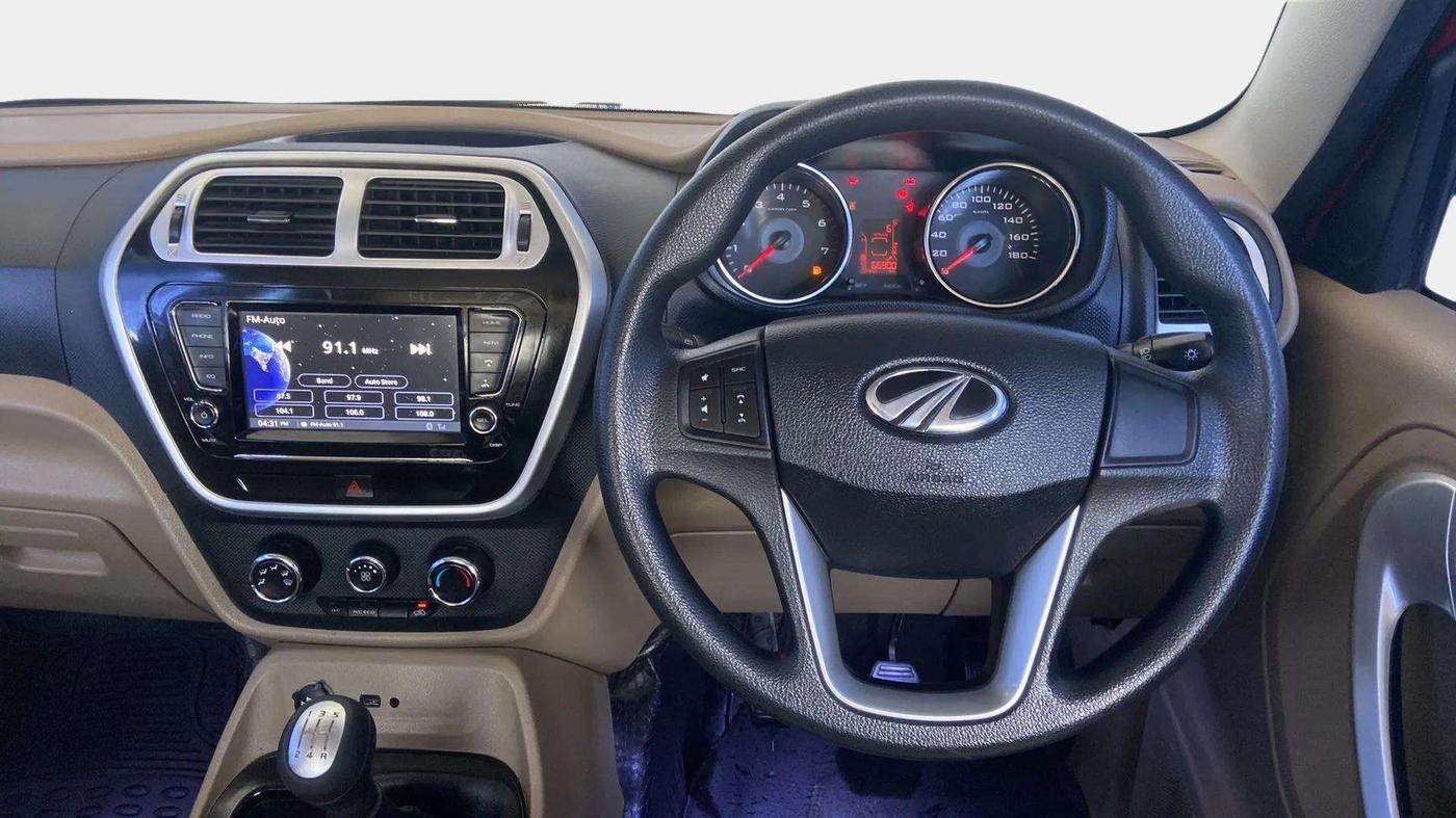 2018 Mahindra TUV300 T10, Diesel, Manual, 66,917 km, Steering Wheel Close Up