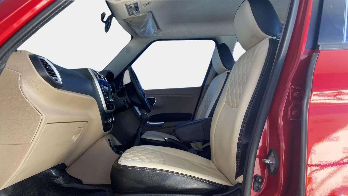 2018 Mahindra TUV300 T10, Diesel, Manual, 66,917 km, Right Side Front Door Cabin