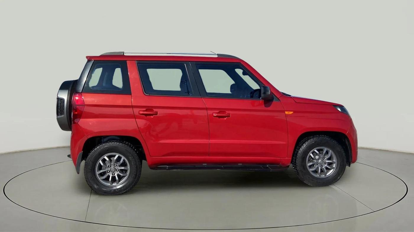 2018 Mahindra TUV300 T10, Diesel, Manual, 66,917 km, Right Side View