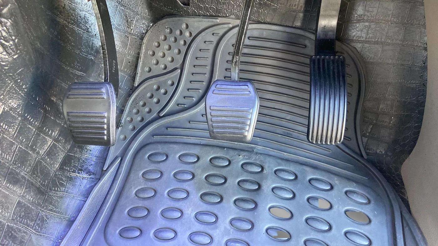 2018 Mahindra TUV300 T10, Diesel, Manual, 66,917 km, Pedals