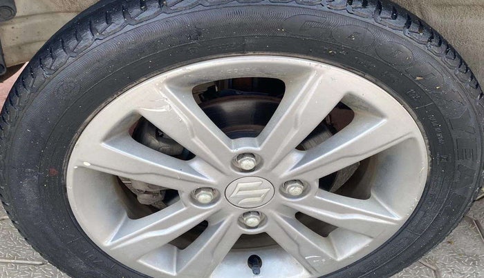 2015 Maruti Wagon R Stingray VXI, Petrol, Manual, 31,742 km, Left front tyre - Minor crack