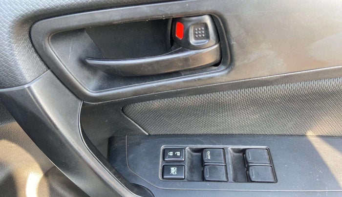 2021 Maruti Vitara Brezza VXI, Petrol, Manual, 42,854 km, Driver Side Door Panels Control
