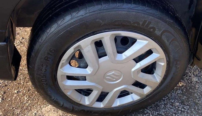 2021 Maruti Vitara Brezza VXI, Petrol, Manual, 42,854 km, Right rear tyre - Tyre wear