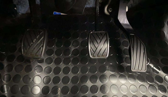 2017 Maruti Swift LXI (O), Petrol, Manual, 29,274 km, Pedals