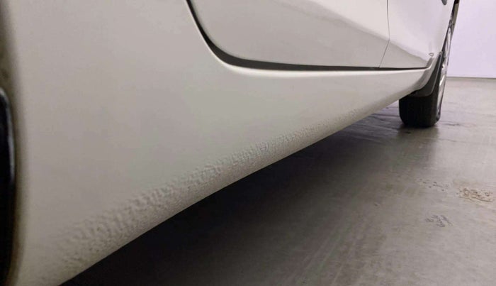 2017 Maruti Swift LXI (O), Petrol, Manual, 29,274 km, Right running board - Minor scratches