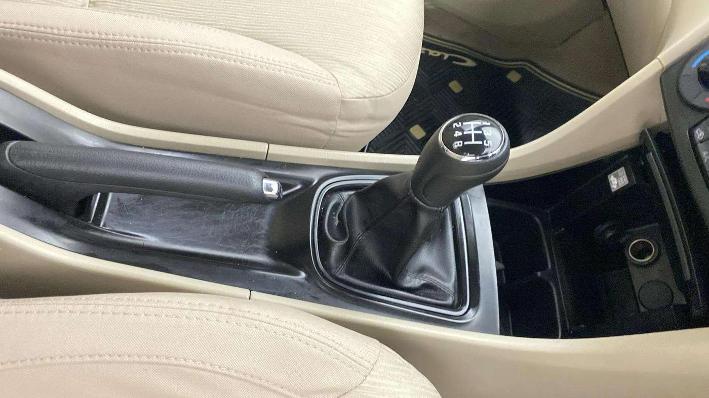 2017 Maruti Ciaz VXI (O), Petrol, Manual, 54,179 km, Gear Lever