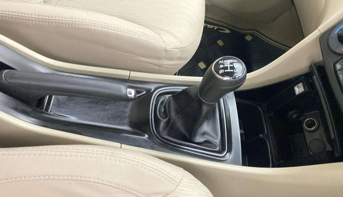 2017 Maruti Ciaz VXI (O), Petrol, Manual, 54,179 km, Gear Lever