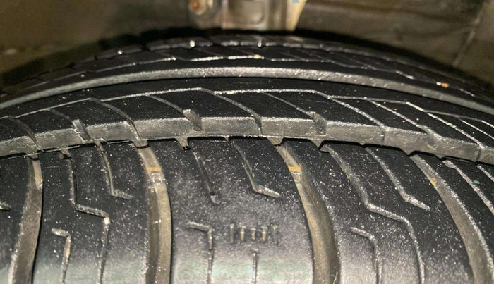 2017 Maruti Ciaz VXI (O), Petrol, Manual, 54,179 km, Right Front Tyre Tread