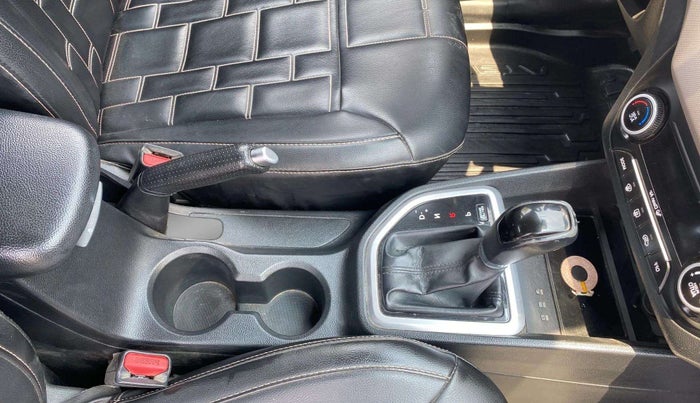 2018 Hyundai Creta SX AT 1.6 PETROL, Petrol, Automatic, 97,531 km, Gear lever - Knob cover torn