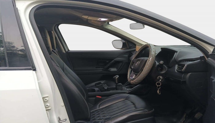 2021 Tata Harrier XE 2.0L KRYOTEC, Diesel, Manual, 1,09,863 km, Right Side Front Door Cabin