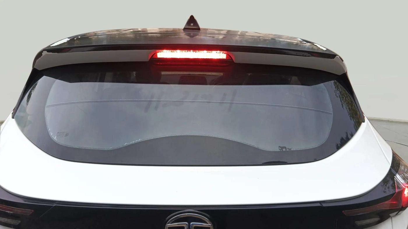 2021 Tata Harrier XE 2.0L KRYOTEC, Diesel, Manual, 1,09,863 km, Rear Windshield