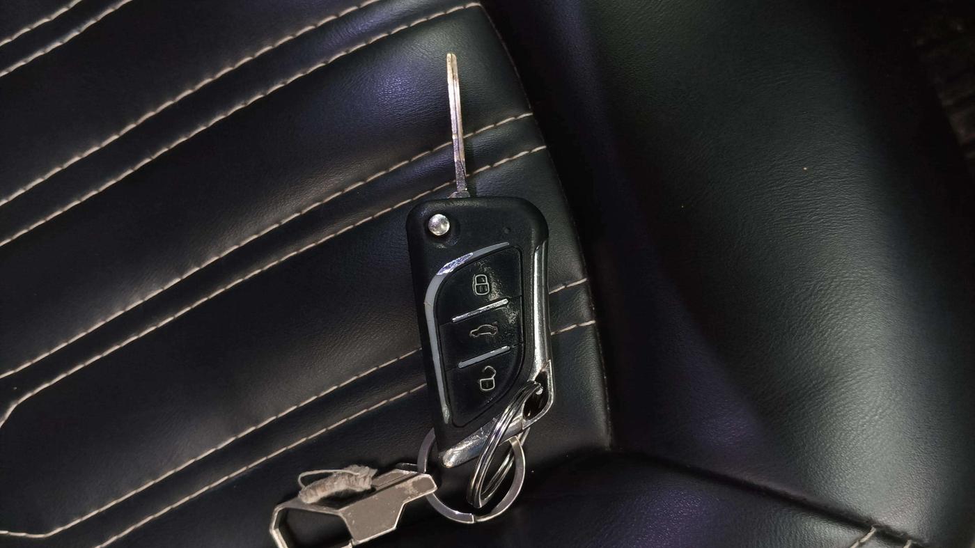 2021 Tata Harrier XE 2.0L KRYOTEC, Diesel, Manual, 1,09,863 km, Key Close Up