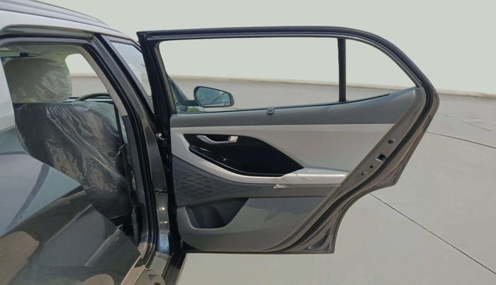 2024 Hyundai Creta S (O) 1.5 DIESEL, Diesel, Manual, 3,585 km, RHS Rear Door