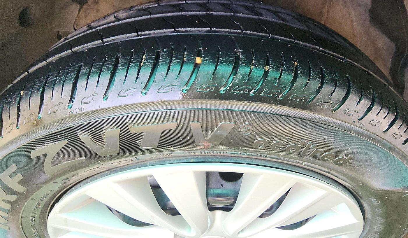 2021 Maruti Baleno DELTA PETROL 1.2, Petrol, Manual, 56,563 km, Left Front Tyre Tread
