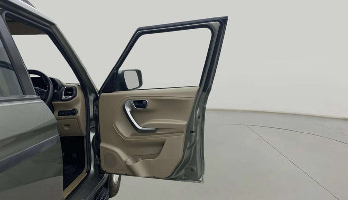 2023 Mahindra BOLERO NEO N10 R, Diesel, Manual, 27,831 km, RHS Front Door