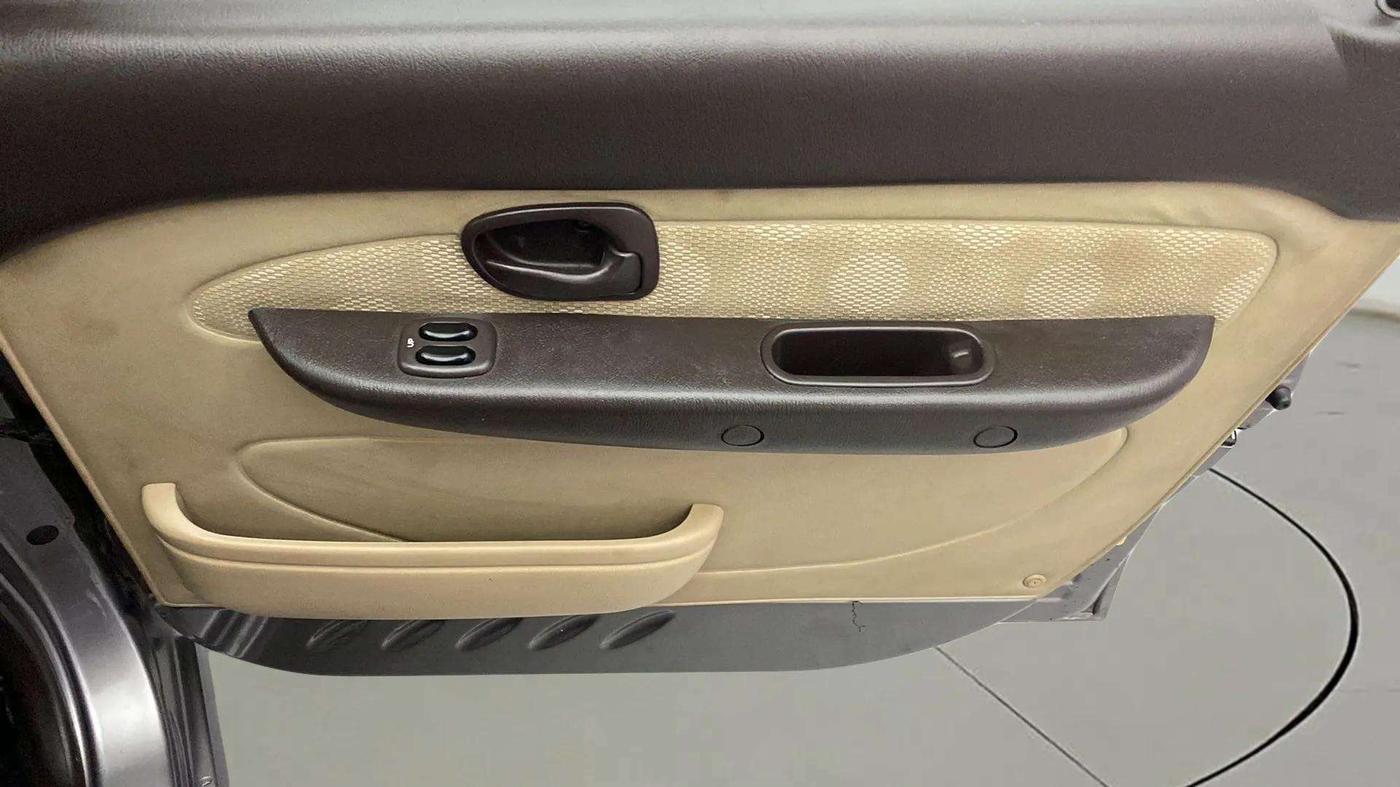 2013 Hyundai Santro Xing GLS PLUS AUDIO, Petrol, Manual, 35,031 km, Driver Side Door Panels Control