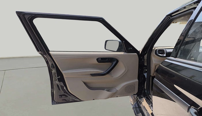 2024 Mahindra BOLERO NEO N 8, Diesel, Manual, 12,649 km, LHS Front Door
