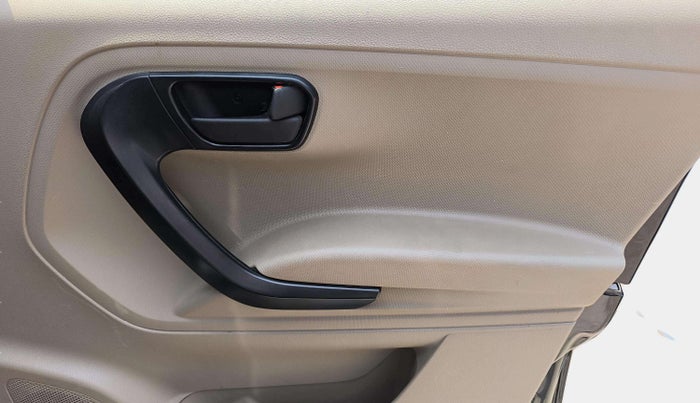 2024 Mahindra BOLERO NEO N 8, Diesel, Manual, 12,649 km, Driver Side Door Panels Control