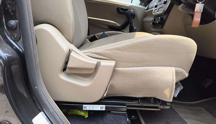 2024 Mahindra BOLERO NEO N 8, Diesel, Manual, 12,649 km, Driver Side Adjustment Panel