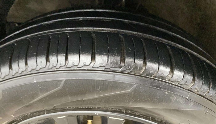 2019 Maruti XL6 ALPHA AT, Petrol, Automatic, 99,425 km, Right Front Tyre Tread