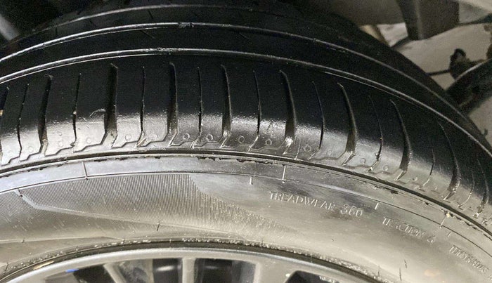 2019 Maruti XL6 ALPHA AT, Petrol, Automatic, 99,425 km, Right Rear Tyre Tread