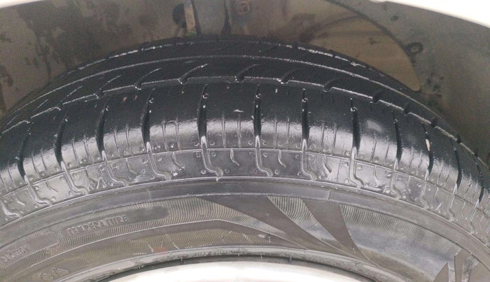 2020 Maruti Dzire VXI, Petrol, Manual, 1,00,581 km, Right Front Tyre Tread