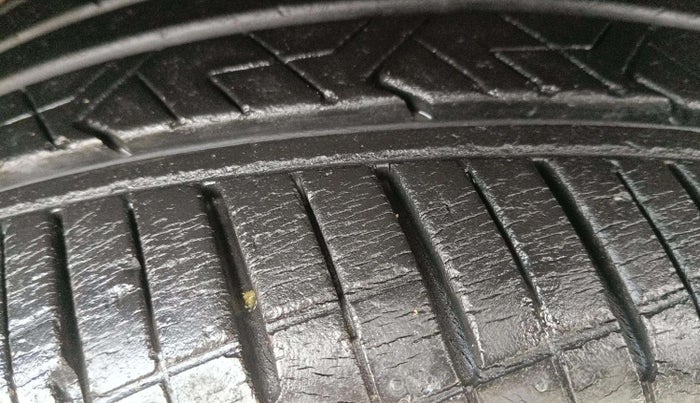 2019 Maruti Baleno DELTA PETROL 1.2, Petrol, Manual, 10,556 km, Left Front Tyre Tread