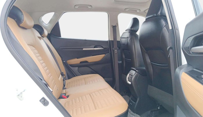 2024 KIA SONET HTX 1.5 AT, Diesel, Automatic, 11,051 km, Right Side Rear Door Cabin