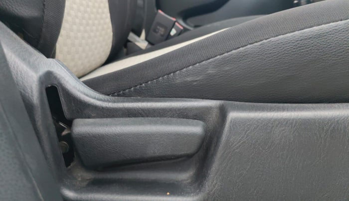 2022 Maruti Alto LXI O, Petrol, Manual, 42,276 km, Driver Side Adjustment Panel