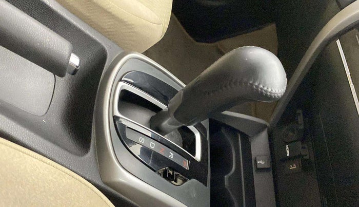 2019 Honda City 1.5L I-VTEC VX CVT, Petrol, Automatic, 49,227 km, Gear lever - Gear shift button minor damage