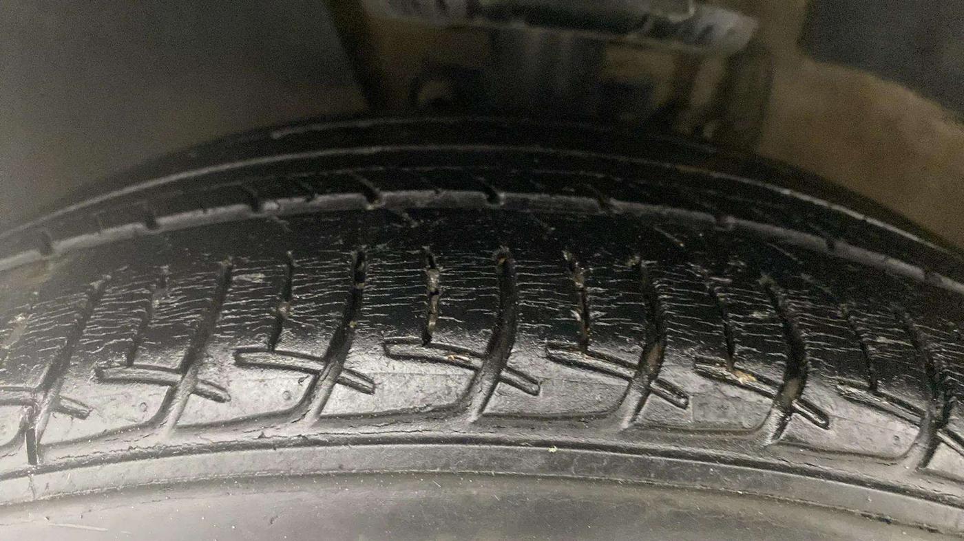 2018 Volkswagen Ameo HIGHLINE PLUS 1.0L 16 ALLOY, Petrol, Manual, 44,983 km, Left Front Tyre Tread