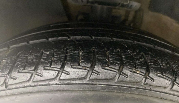 2018 Volkswagen Ameo HIGHLINE PLUS 1.0L 16 ALLOY, Petrol, Manual, 44,983 km, Left Front Tyre Tread