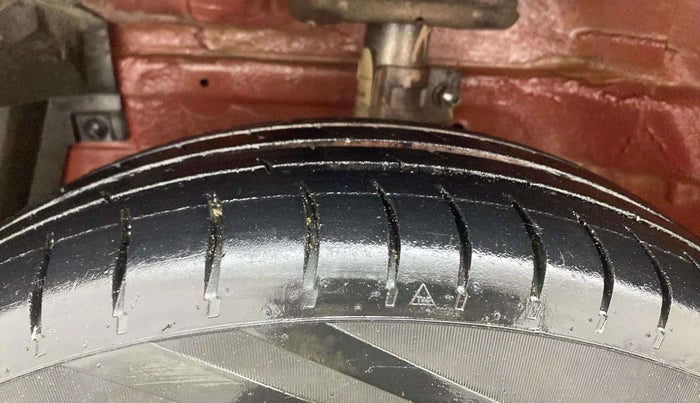 2013 Maruti Swift VXI, Petrol, Manual, 59,013 km, Left Front Tyre Tread