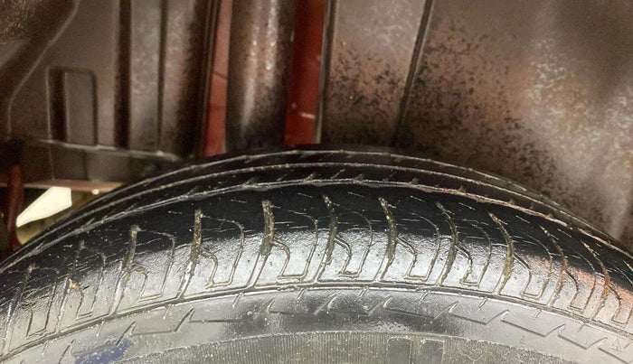 2013 Maruti Swift VXI, Petrol, Manual, 59,013 km, Right Rear Tyre Tread