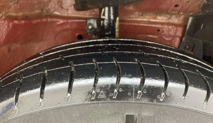 2013 Maruti Swift VXI, Petrol, Manual, 59,013 km, Right Front Tyre Tread