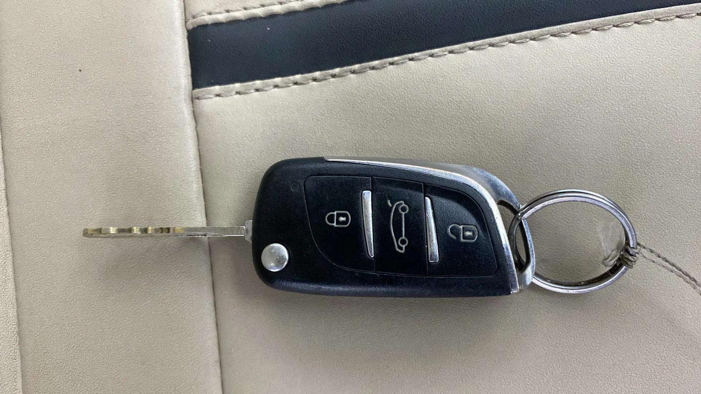 2014 Maruti Celerio VXI, Petrol, Manual, 71,502 km, Key Close Up