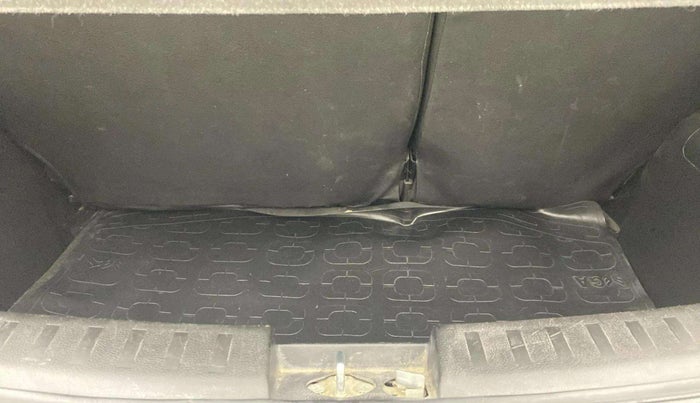 2015 Maruti Swift LXI, Petrol, Manual, 50,774 km, Dicky (Boot door) - Tool missing