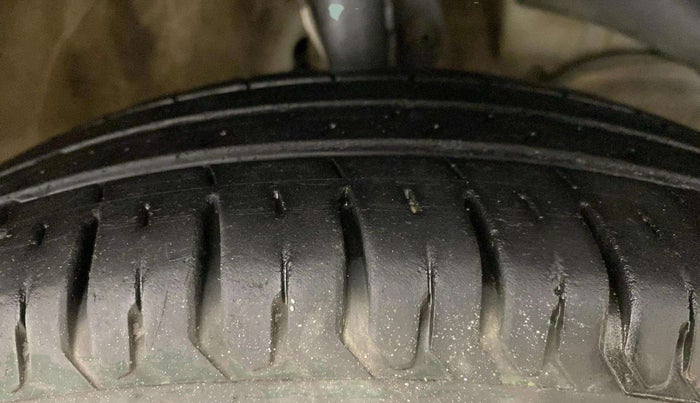 2021 Maruti Swift VXI, Petrol, Manual, 49,246 km, Right Front Tyre Tread
