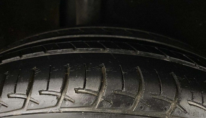 2015 Maruti Baleno DELTA PETROL 1.2, Petrol, Manual, 57,365 km, Right Rear Tyre Tread